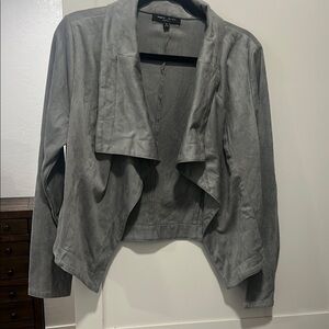 Romeo & Juliet Couture (L) Soft Gray Draped Open-Front Jacket